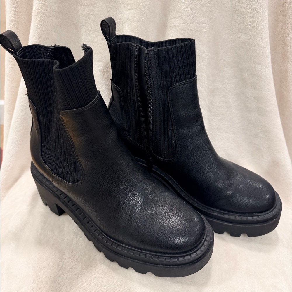 Chelsea Universal Thread Black Ankle Booties - Picture 7 of 7